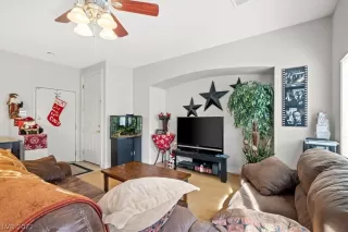 Photo #6: 2461280 Listing