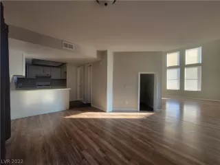 Photo #2: 2461324 Listing