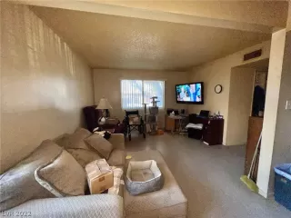 Photo #4: 2461328 Listing