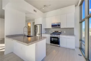 Photo #1: 2461342 Listing