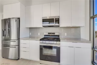 Photo #3: 2461342 Listing