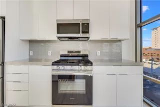 Photo #4: 2461342 Listing