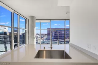 Photo #6: 2461342 Listing