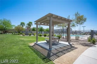 Photo #4: 2461380 Listing