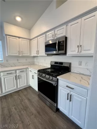 Photo #2: 2461395 Listing