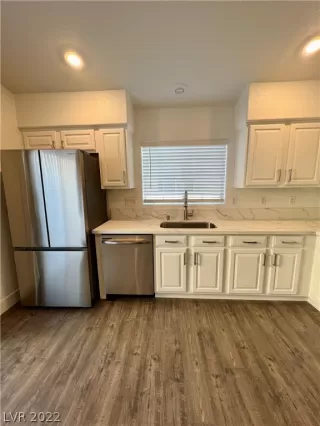 Photo #4: 2461395 Listing