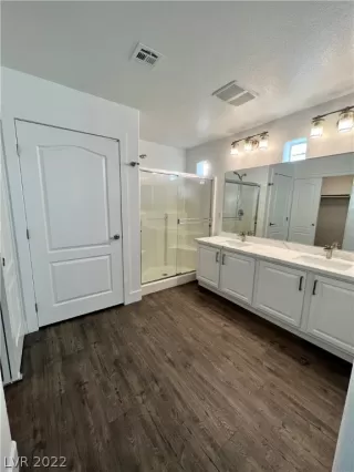 Photo #5: 2461395 Listing