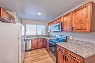 Photo #2: 2461418 Listing 