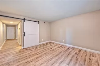 Photo #4: 2461418 Listing 