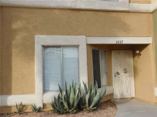 Photo #2: 2461433 Listing