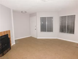 Photo #4: 2461433 Listing