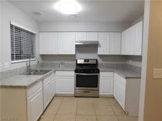 Photo #6: 2461433 Listing