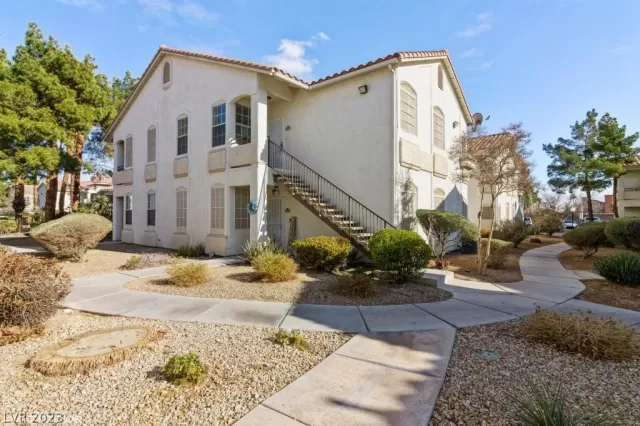 MLS: 2461473 Condo For Sale