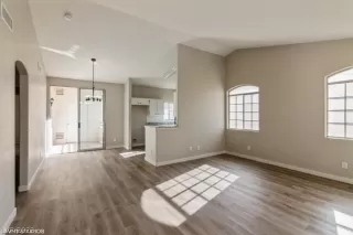 Photo #3: 2461473 Listing