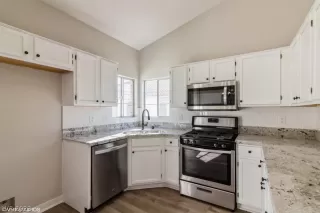 Photo #5: 2461473 Listing