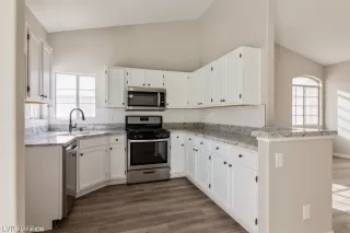 Photo #6: 2461473 Listing