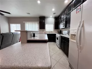 Photo #5: 2461495 Listing 