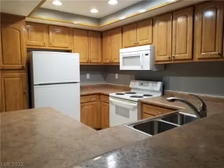 Photo #6: 2461519 Listing 