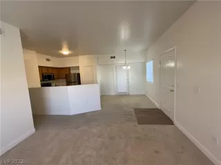 Photo #5: 2461522 Listing 