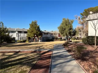 Photo #2: 2461526 Listing 