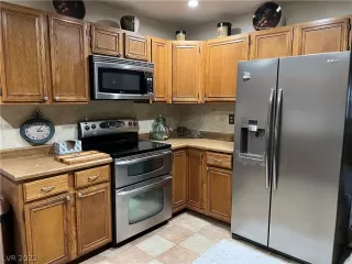 Photo #5: 2461526 Listing 