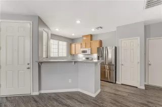 Photo #5: 2461531 Listing 