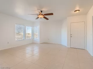 Photo #4: 2461587 Listing