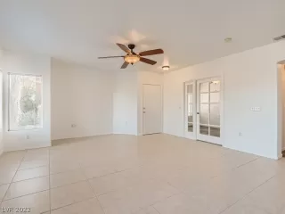 Photo #5: 2461587 Listing