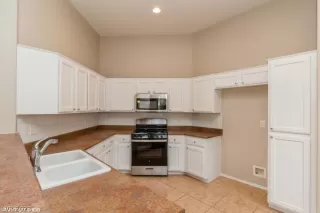 Photo #5: 2461608 Listing