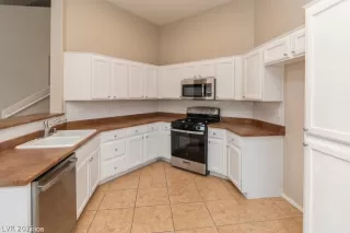 Photo #6: 2461608 Listing