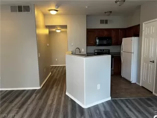 Photo #3: 2461697 Listing 