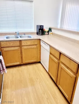 Photo #2: 2461737 Listing