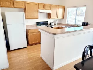 Photo #3: 2461737 Listing