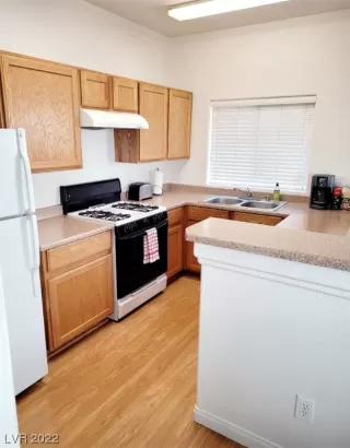 Photo #5: 2461737 Listing