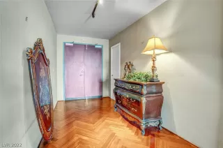 Photo #3: 2461789 Listing