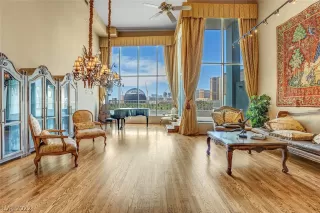 Photo #5: 2461789 Listing