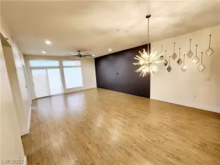 Photo #6: 2461823 Listing 