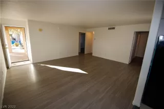 Photo #3: 2461835 Listing 