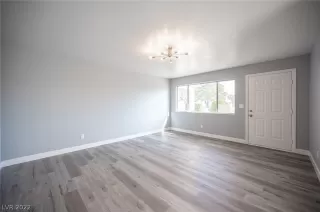 Photo #5: 2461870 Listing 