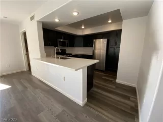 Photo #5: 2461871 Listing 