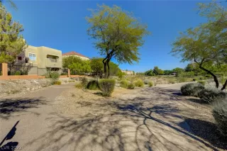 Photo #4: 2461879 Listing