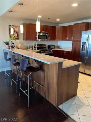 Photo #5: 2461903 Listing 