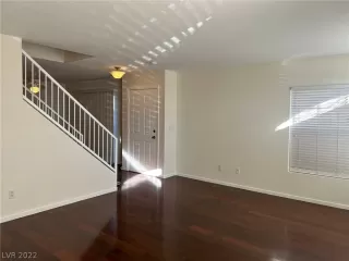 Photo #5: 2461907 Listing 