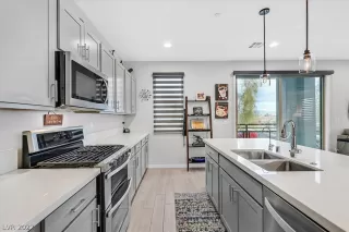 Photo #1: 2461939 Listing 