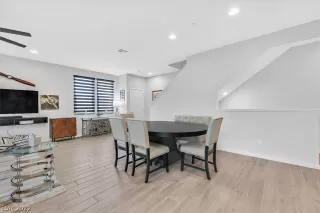 Photo #5: 2461939 Listing 