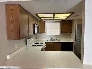 Photo #4: 2461944 Listing 