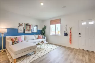 Photo #2: 2461953 Listing