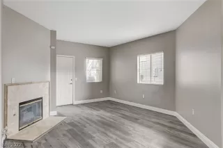 Photo #4: 2461956 Listing