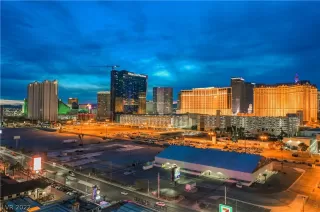 Photo #2: 2461960 Listing