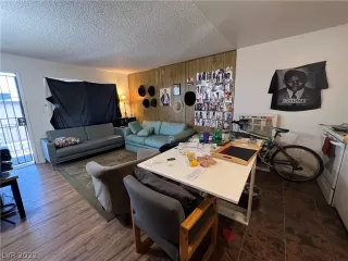 Photo #3: 2461964 Listing